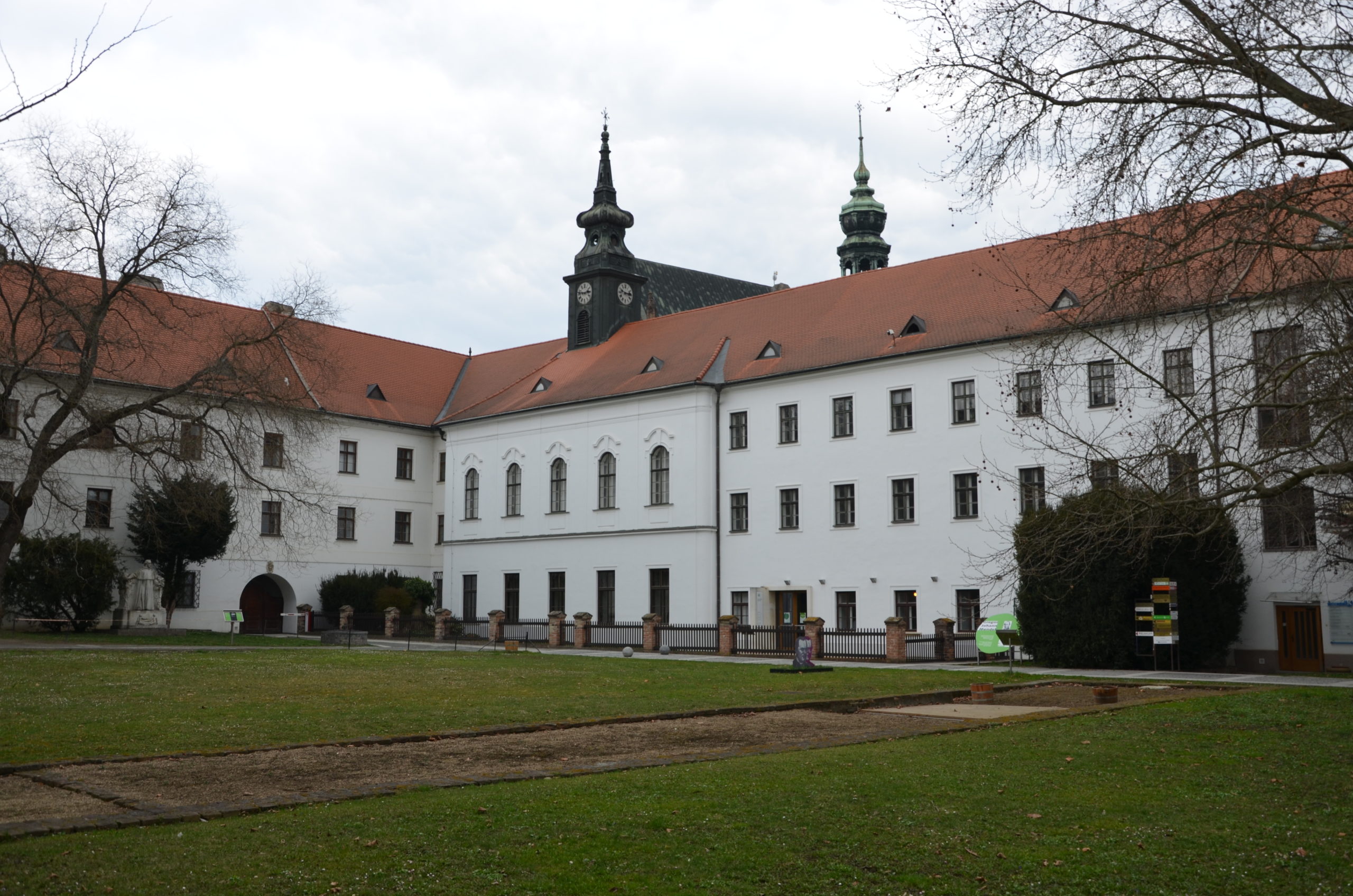 Foto: Altbrünner Kloster am Mendel-Platz