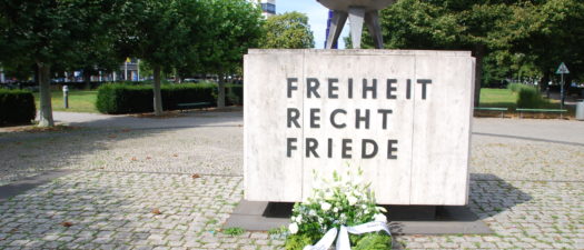 Foto: Ewige Flamme zum Gedenken an die Opfer von Flucht und Vertreibung in Berlin